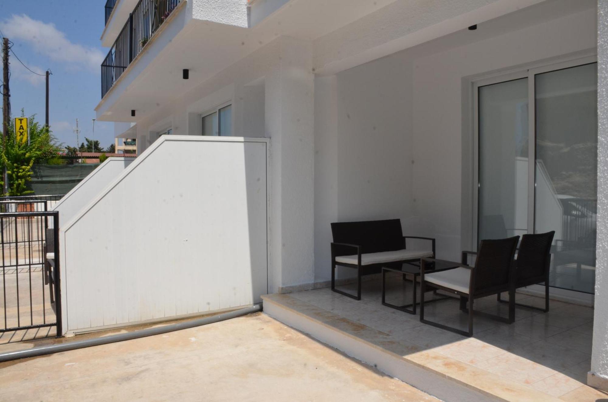 Paphos Laertis Apartments - By Imh Travel & Tours מראה חיצוני תמונה