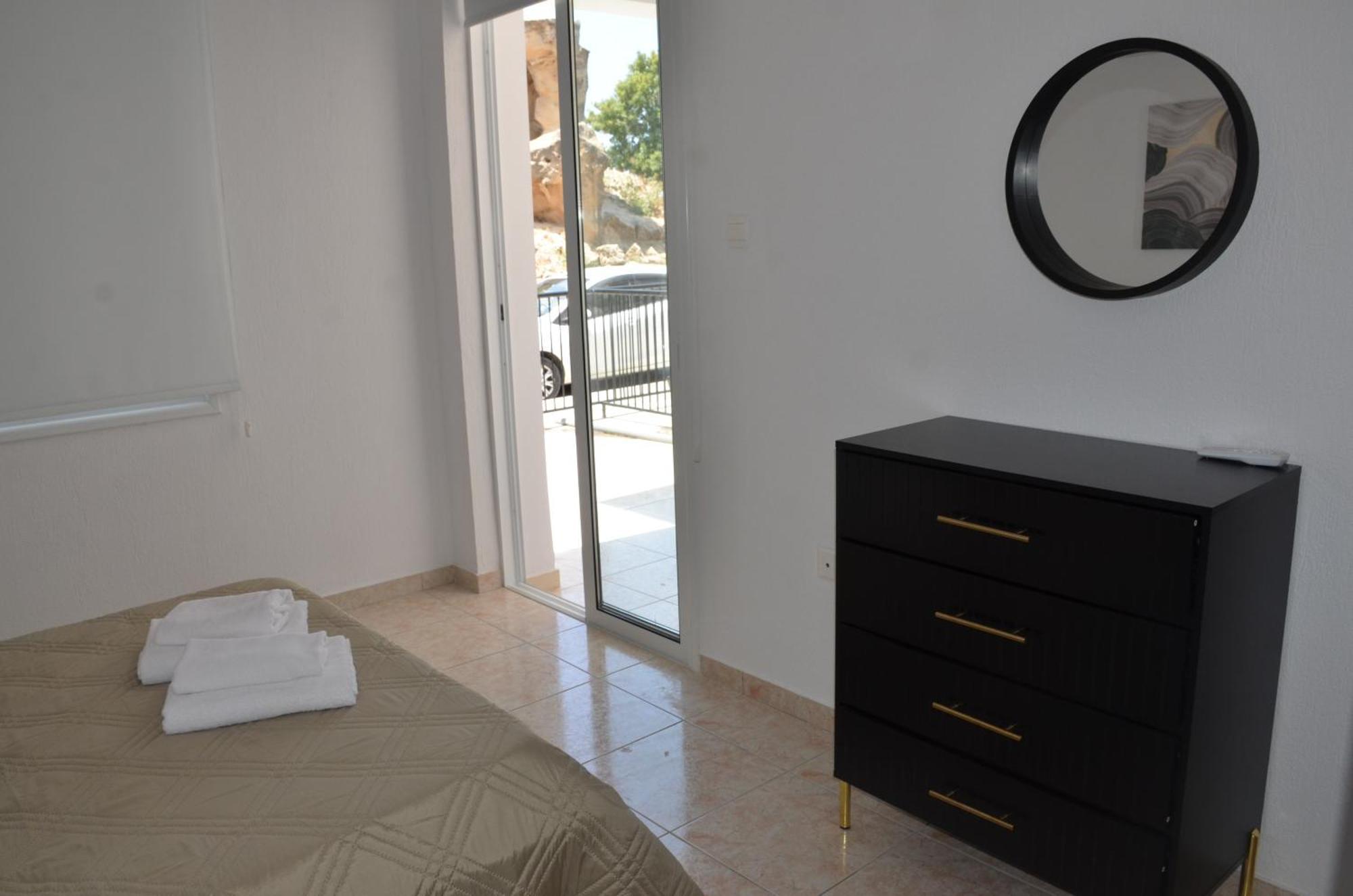 Paphos Laertis Apartments - By Imh Travel & Tours מראה חיצוני תמונה